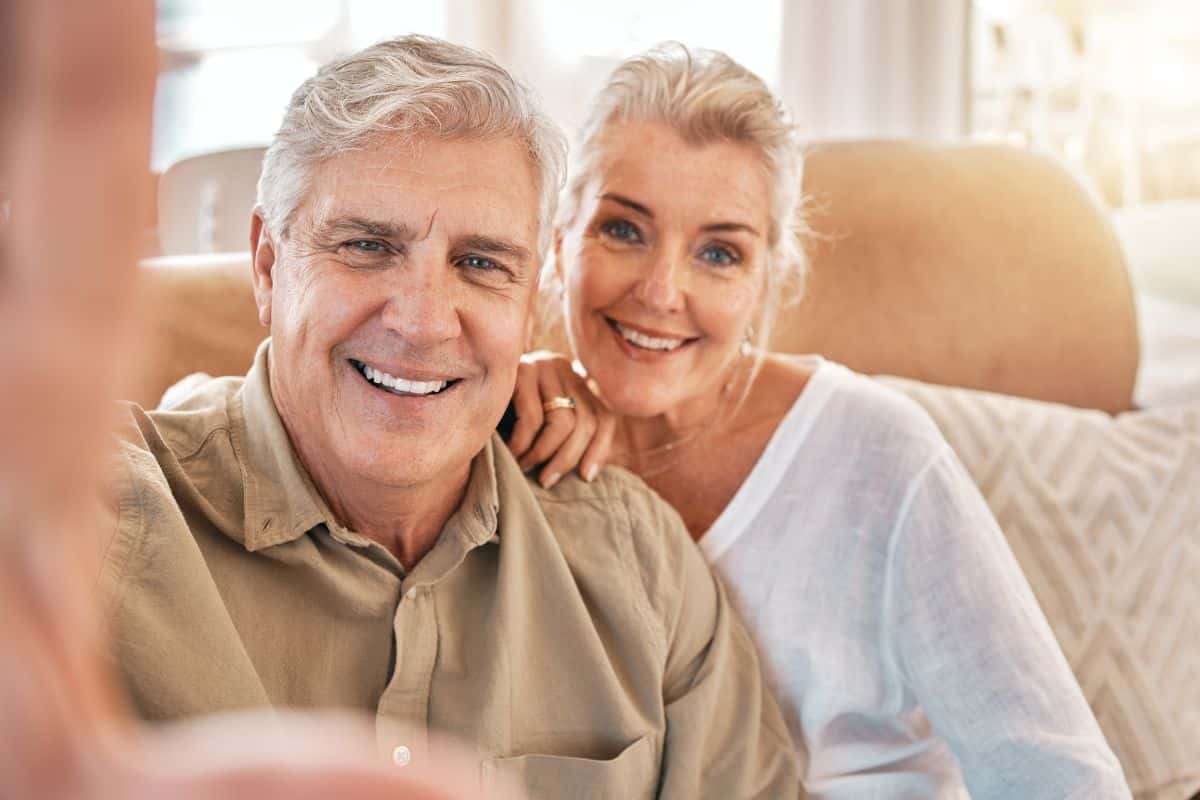 Seniors and Oral Health: Maintaining a Healthy Smile in Later Years